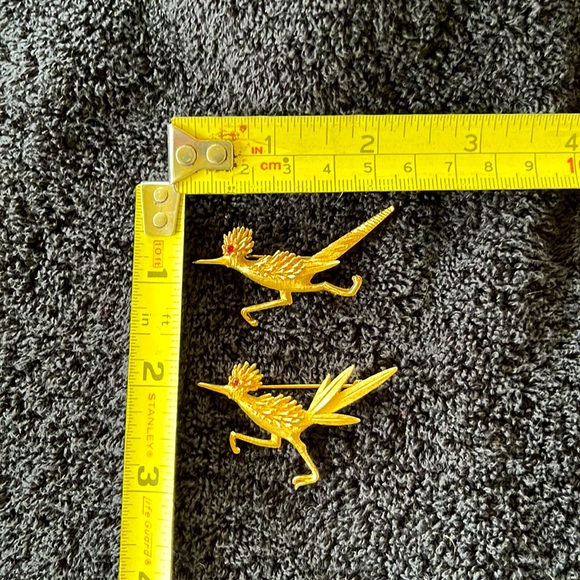 Beautiful Vintage Pair of Boucher Roadrunner Brooches Signed and Numbered - Picture 5 of 5